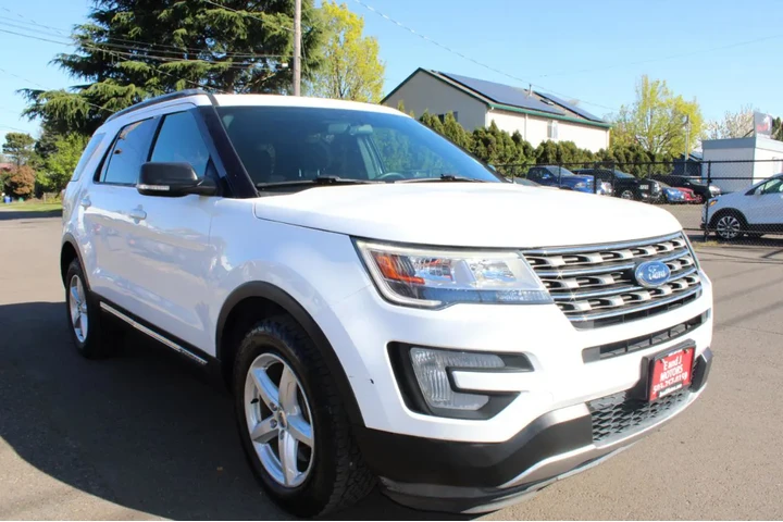 $16995 : 2017 Explorer XLT 4WD image 8
