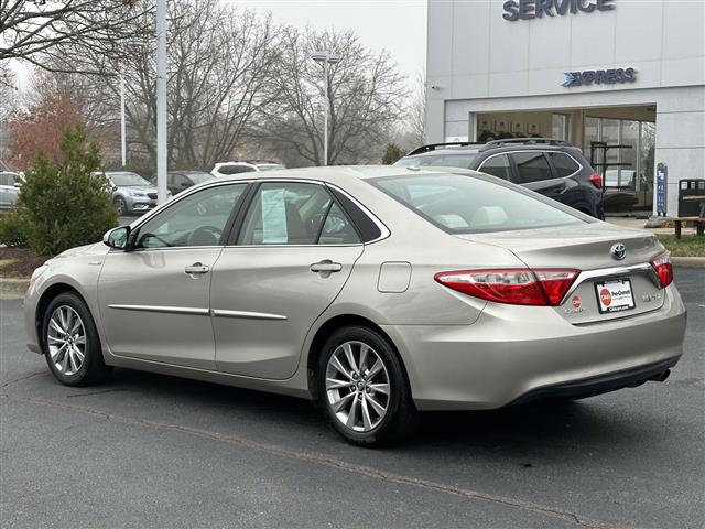 $12874 : PRE-OWNED 2015 TOYOTA CAMRY H image 4