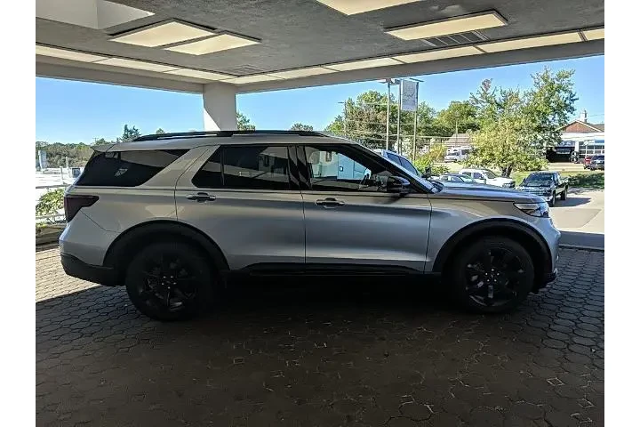 $35325 : Ford Explorer 2021 AWD ST 4d image 4