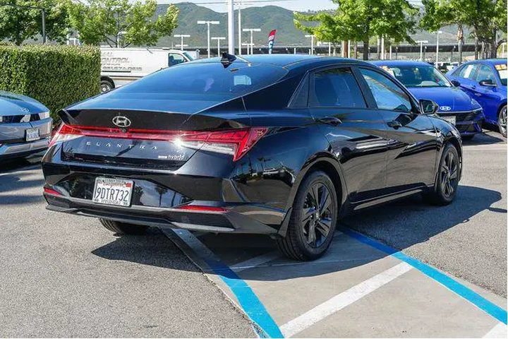 $21000 : Hyundai ELANTRA Hybrid 2023 image 4