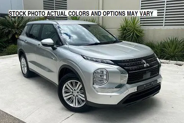 $25995 : Mitsubishi Outlander 2024 SE image 1
