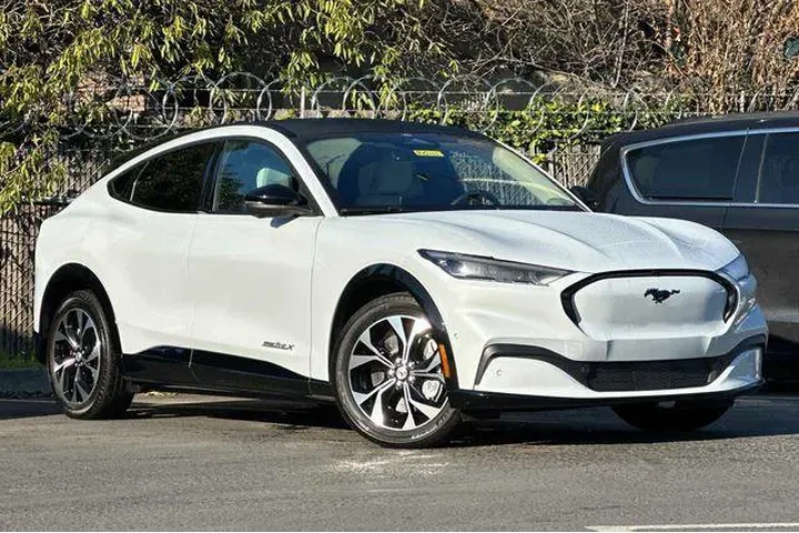 $26888 : Ford Mustang Mach-E 2023 Pre image 2