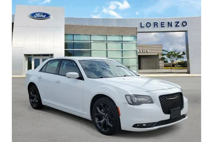 $26990 : Chrysler 300 2023 S V6 4dr S image 3