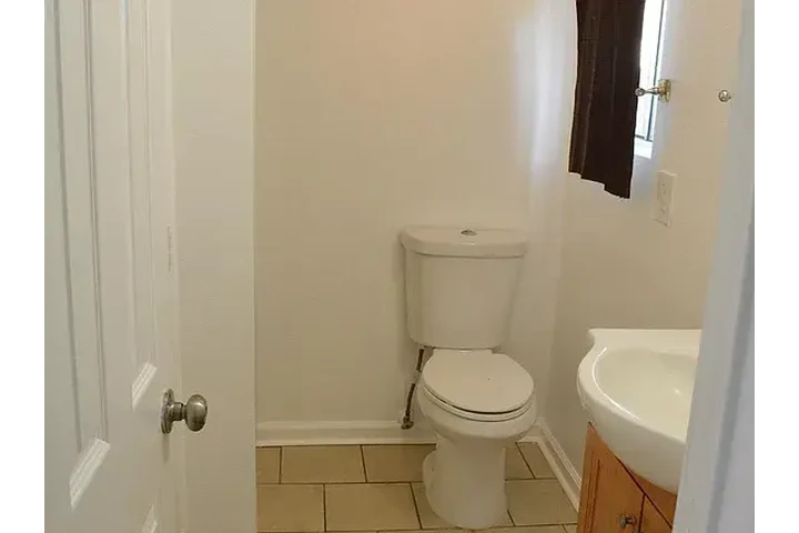 $1100 : Alhambra, CA excelente espacio image 7