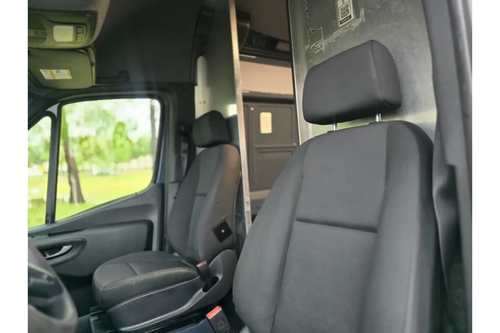 $27900 : MERCEDES BENZ SPRINTER 2500 image 4