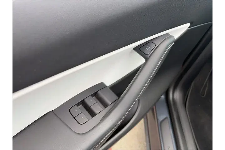 $33000 : Tesla Model Y 2022 AWD Perfo image 10