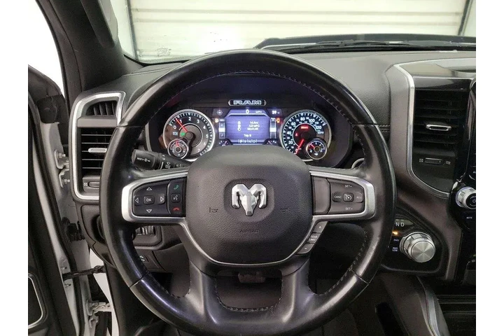 $37998 : Ram 1500 2021 4x4 Laramie 4d image 10