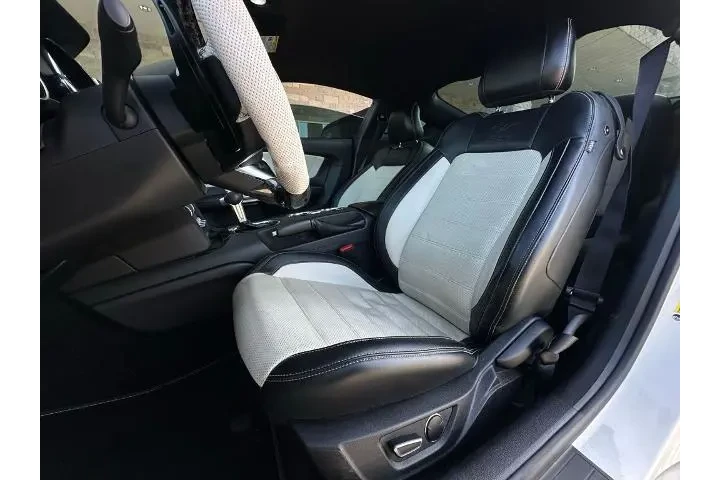 $30749 : Ford Mustang 2015 GT 50 Year image 6