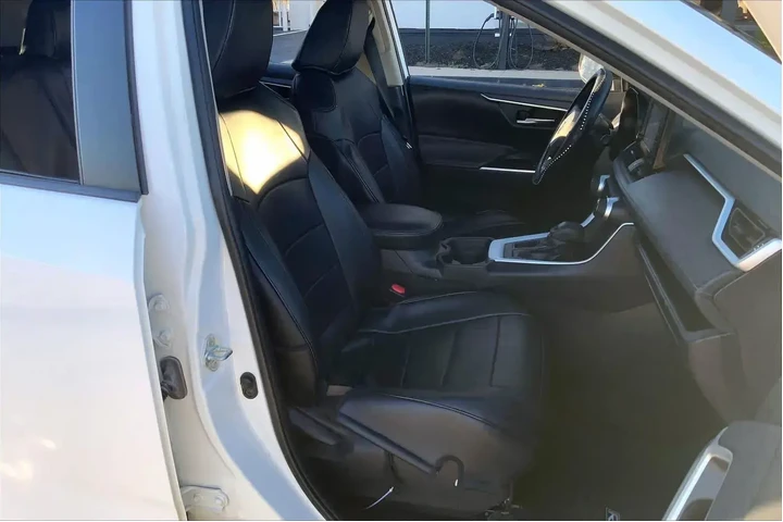 $23985 : Toyota RAV4 2021 XLE 4dr SUV image 9