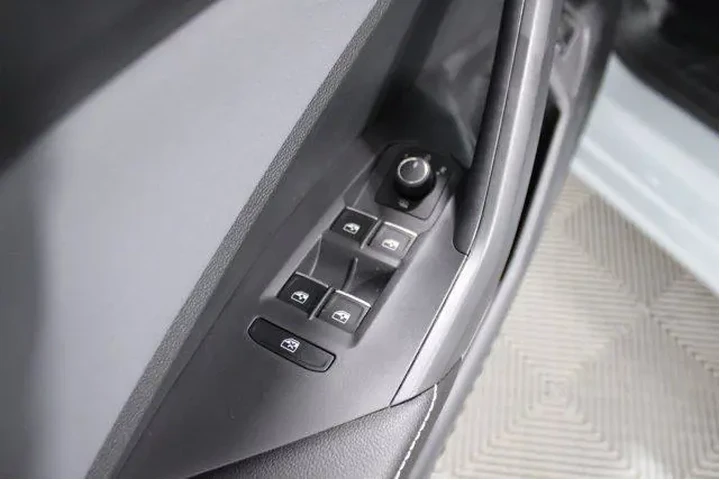 $25991 : Volkswagen Jetta 2025 SE 4dr image 4
