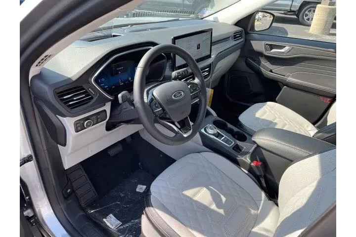 $36000 : Ford Escape Plug-In Hybrid 2 image 10