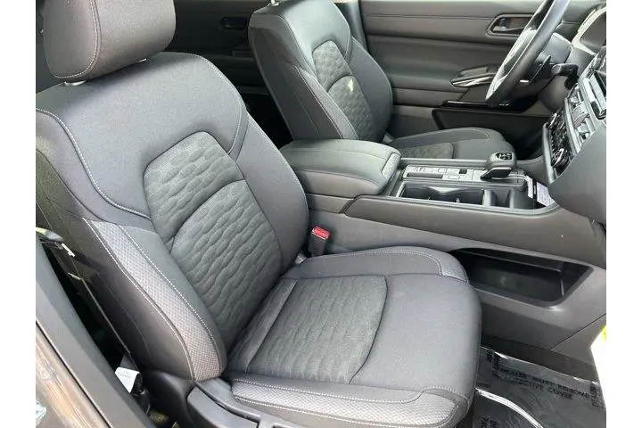 $38170 : Nissan Pathfinder 2025 S 4dr image 10