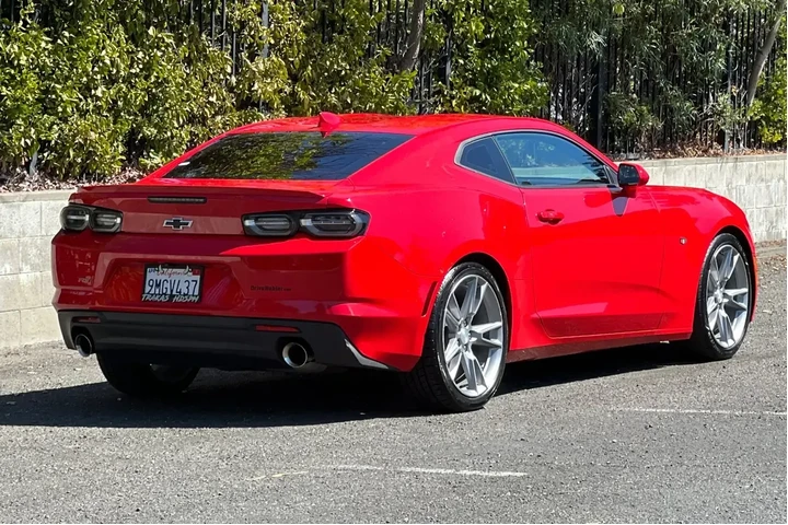 Chevrolet Camaro 2022 LT 2dr image 3