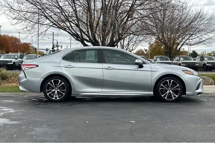 $15995 : Toyota Camry 2020 SE 4dr Sed image 8