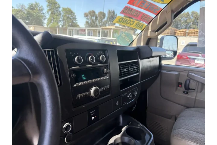 2017 Express 2500 image 8