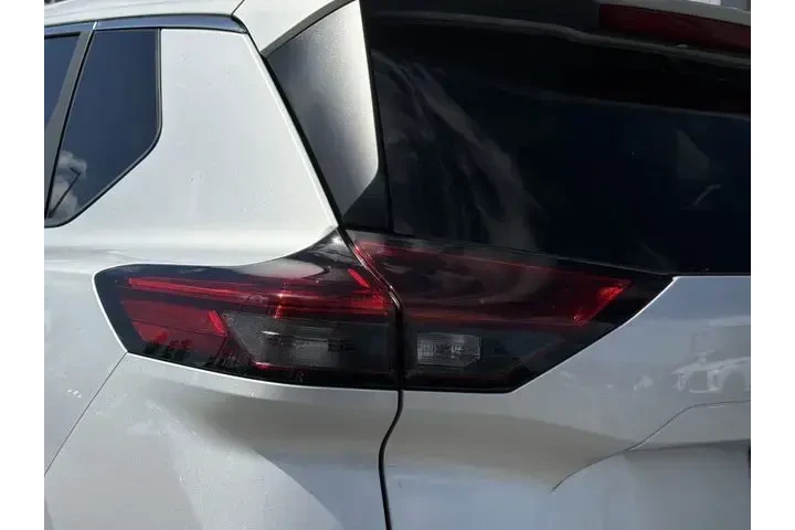 $21161 : Nissan Rogue 2025 SV 4dr Cro image 5