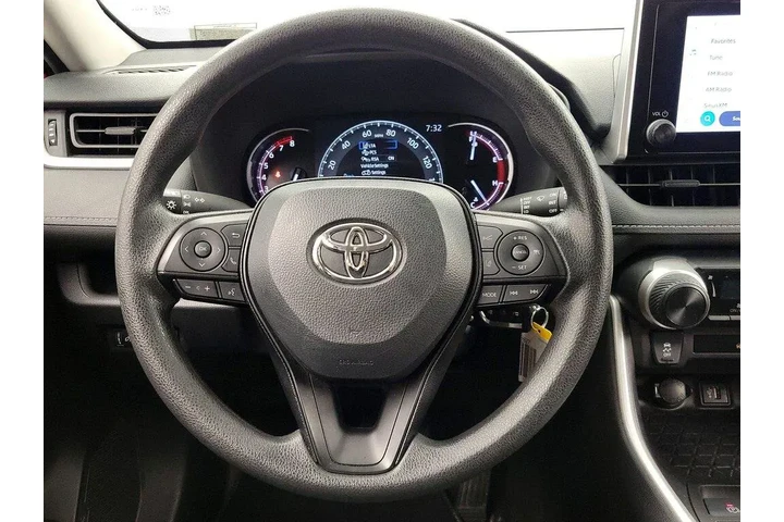 $25998 : Toyota RAV4 2024 AWD LE 4dr image 10