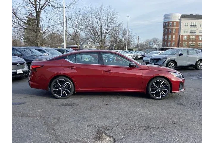 $19987 : Nissan Altima 2025 2.5 SR 4d image 3