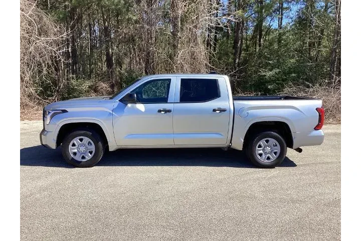 $29997 : Toyota Tundra 2022 4x2 SR 4d image 6