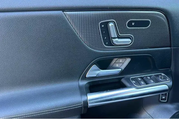 $17971 : Mercedes-Benz GLA 2021 AWD G image 10