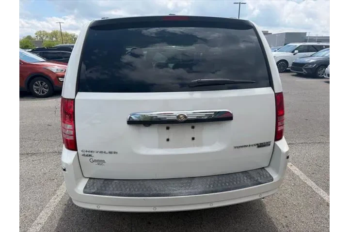 $6166 : Chrysler Town and Country 20 image 4
