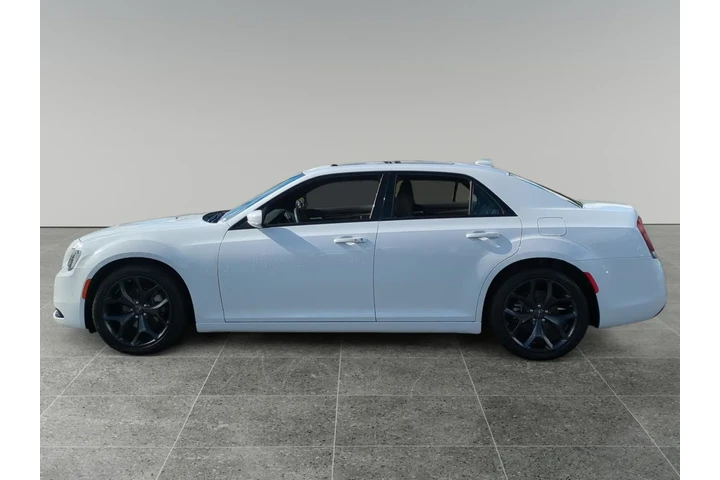 Chrysler 300 2023 S V6 4dr S image 2