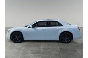 Chrysler 300 2023 S V6 4dr S thumbnail
