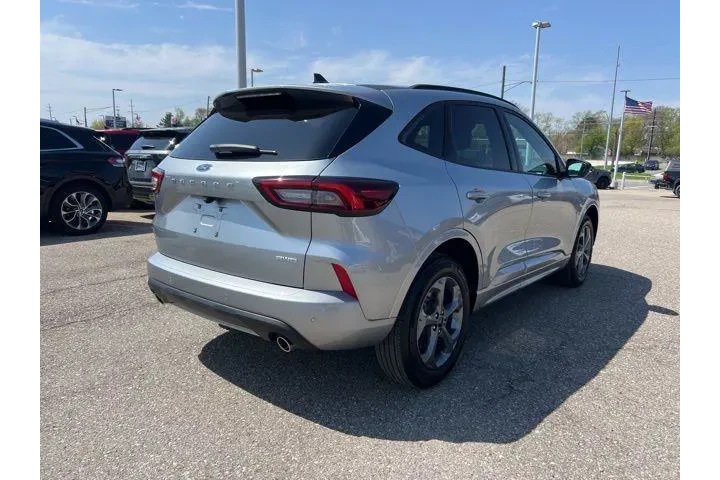 $25944 : Ford Escape 2024 AWD ST-Line image 4