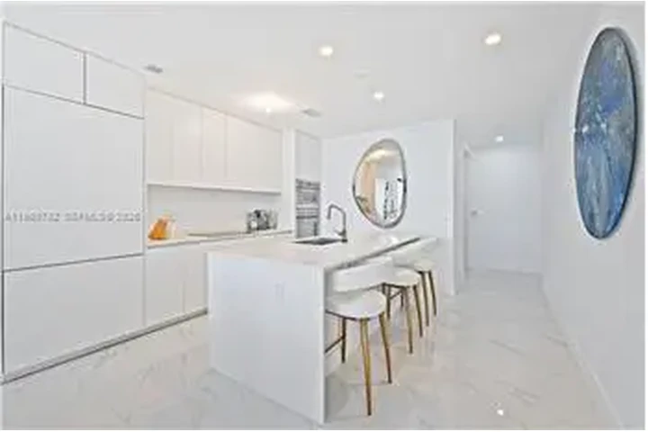 $12500 : Rental property with 3 bedro image 1