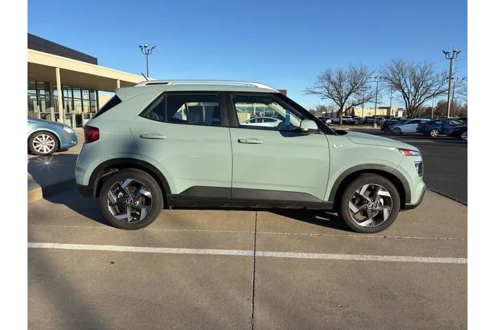 $23999 : Hyundai VENUE 2025 Limited 4 image 6