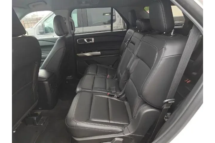 $31930 : Ford Explorer 2023 XLT 4dr S image 3