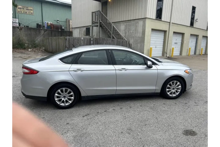 $9900 : 2016 Fusion S image 10