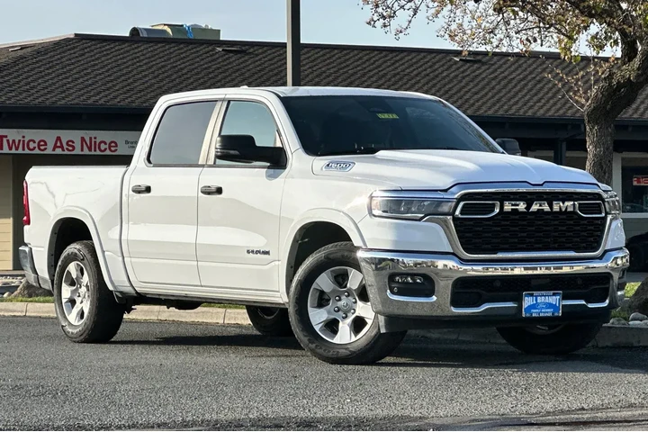 $38252 : Ram 1500 2025 4x4 Big Horn 4 image 2