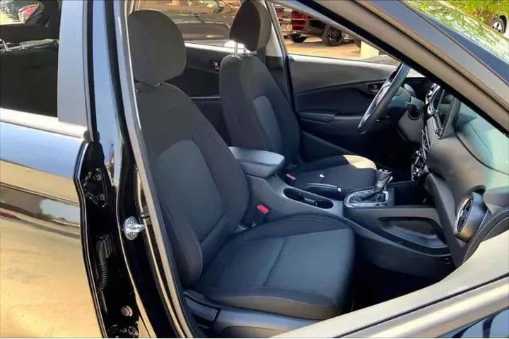 $21962 : Hyundai KONA 2023 SEL 4dr Cr image 9