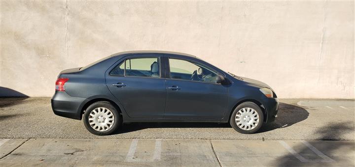 $3900 : 2007 Yoyota Yaris image 6