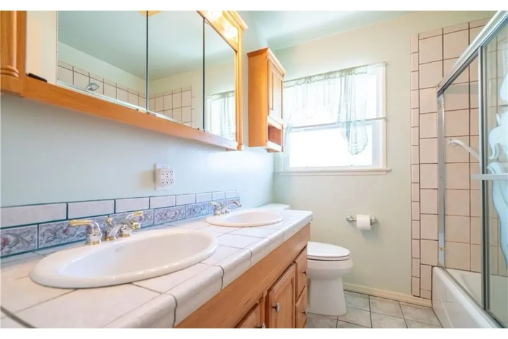 $2000 : 2Bed Home in South Los Angeles image 8