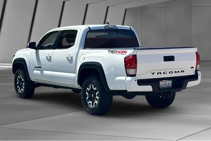 $31900 : Toyota Tacoma 2017 4x4 TRD O image 10