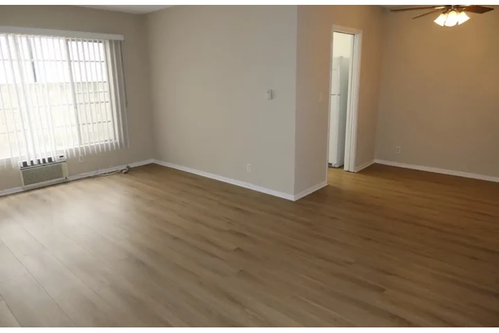 $1500 : 1 bedroom unit in Gardena image 3