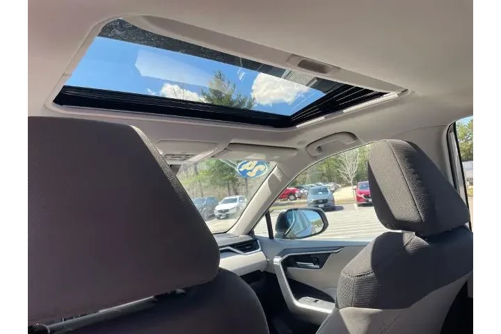 $31995 : Toyota RAV4 2024 AWD XLE 4dr image 8