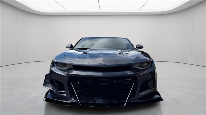 $29977 : 2017 Camaro SS image 3