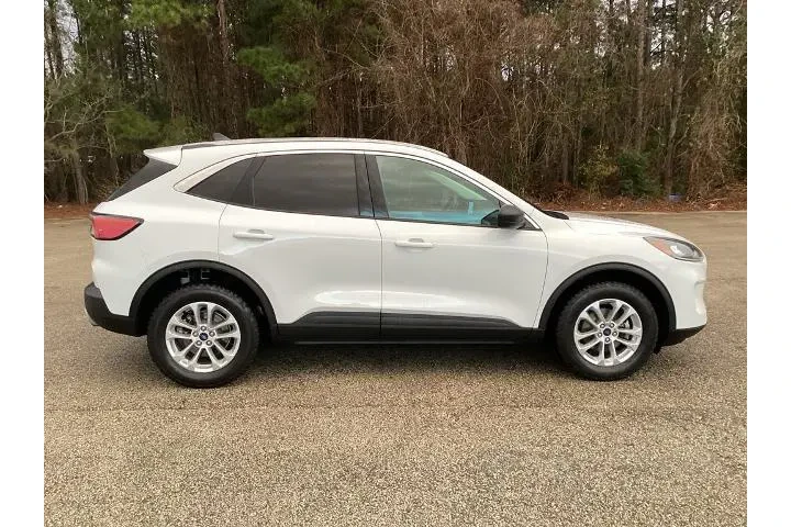 $15911 : Ford Escape 2022 AWD SE 4dr image 4