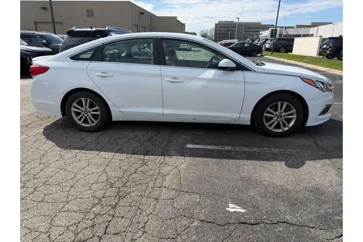 $3566 : Hyundai SONATA 2017 4dr Seda image 3