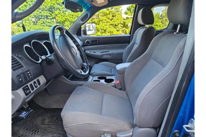 $9999 : 2005 Tacoma V6 image 9