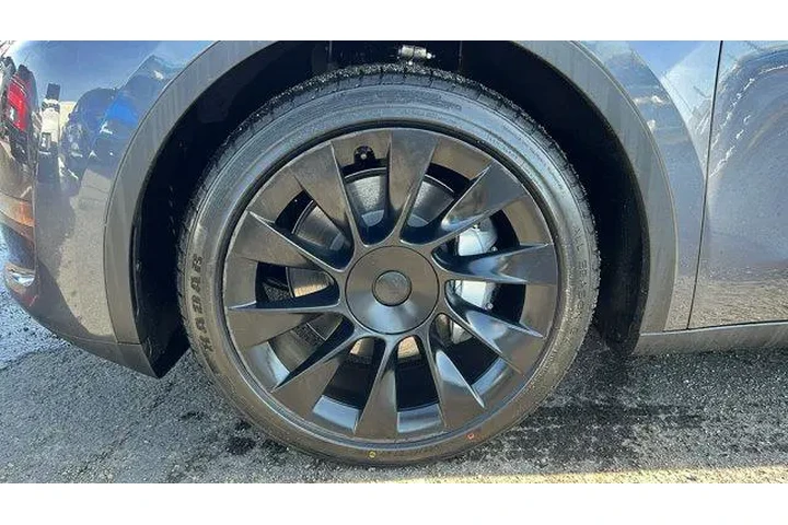 $38984 : Tesla Model Y 2023 AWD Long image 10