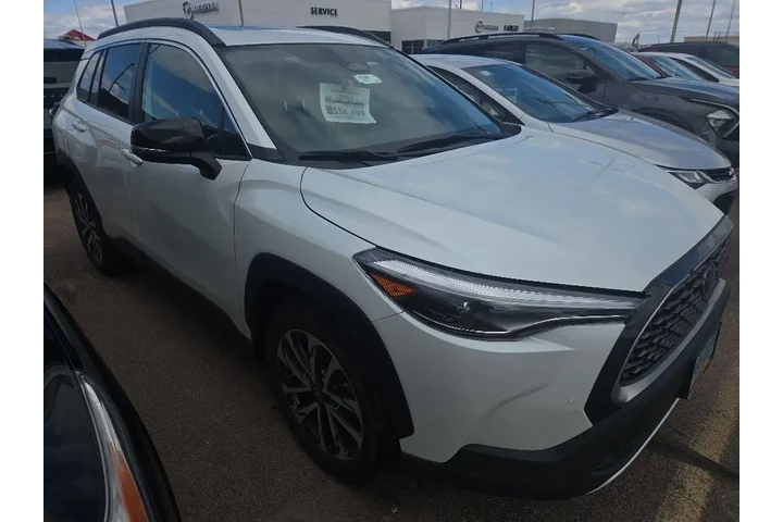 2025 Corolla Cross XLE image 1