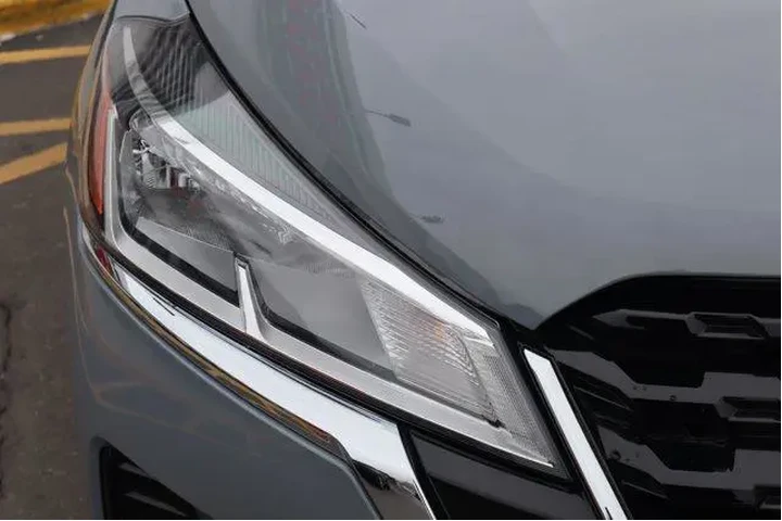 $17777 : Nissan Kicks 2024 SV 4dr Cro image 8