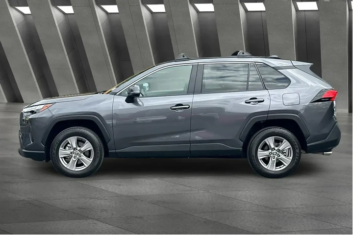 $30300 : Toyota RAV4 2024 AWD XLE 4dr image 10