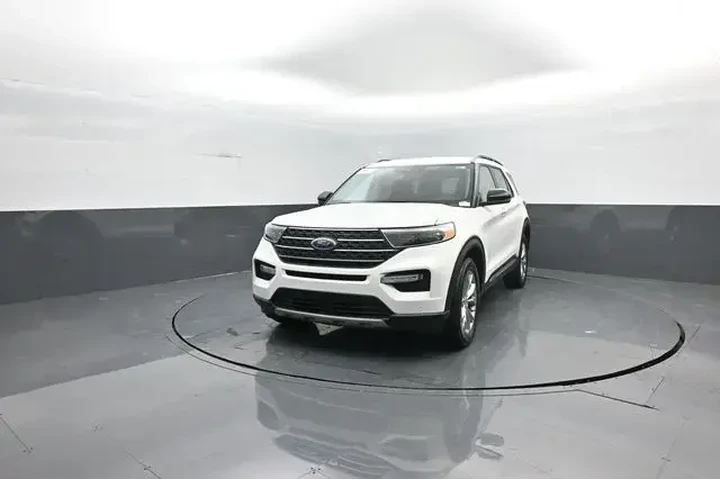 $35412 : Ford Explorer 2024 AWD XLT 4 image 3