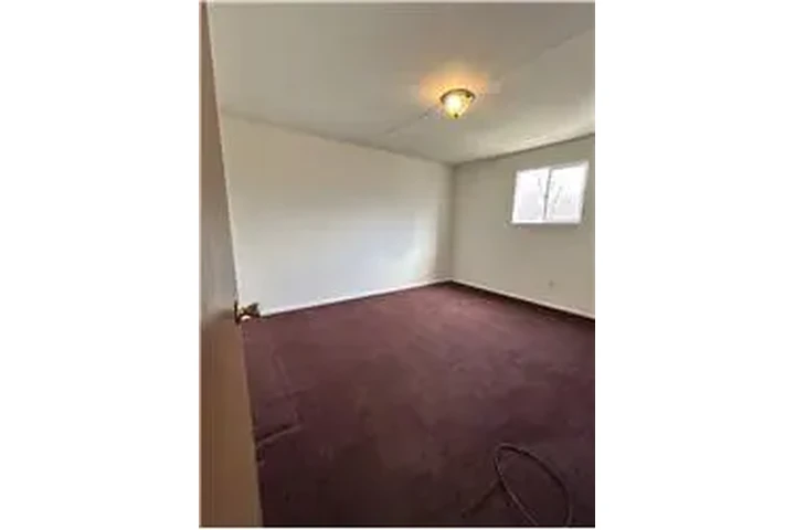 $595 : Rental property with 2 bedro image 5