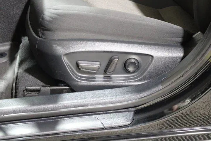 $25989 : Toyota Camry 2024 LE 4dr Sed image 4